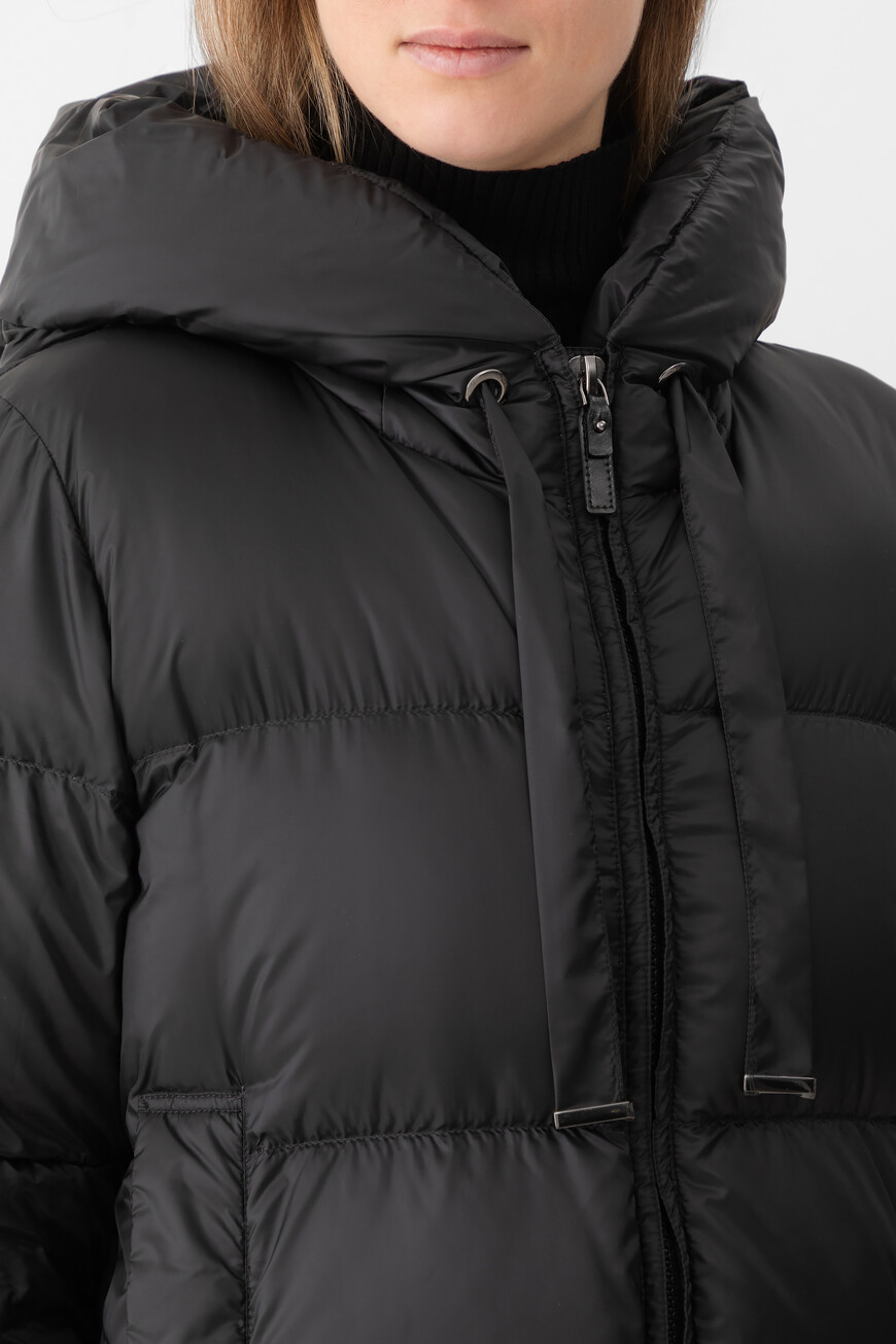 Пуховик Max Mara, Черный
Пуховик Max Mara, Черный
