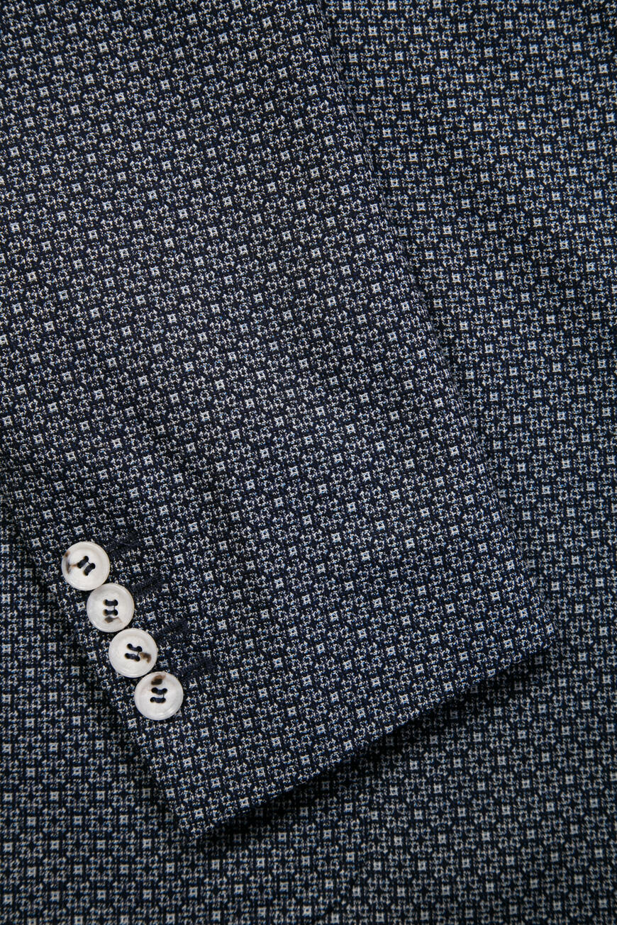 Товар серого цвета с внутренней стороны