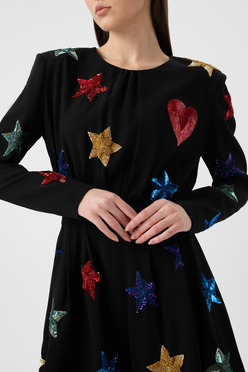 комбинезон  с вышивкой пайетками 553960 Y012W 1000 по низкой цене