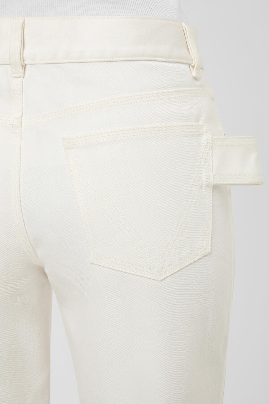 джинсы  прямого кроя белый 577037 VF4Q0 9000 со скидкой