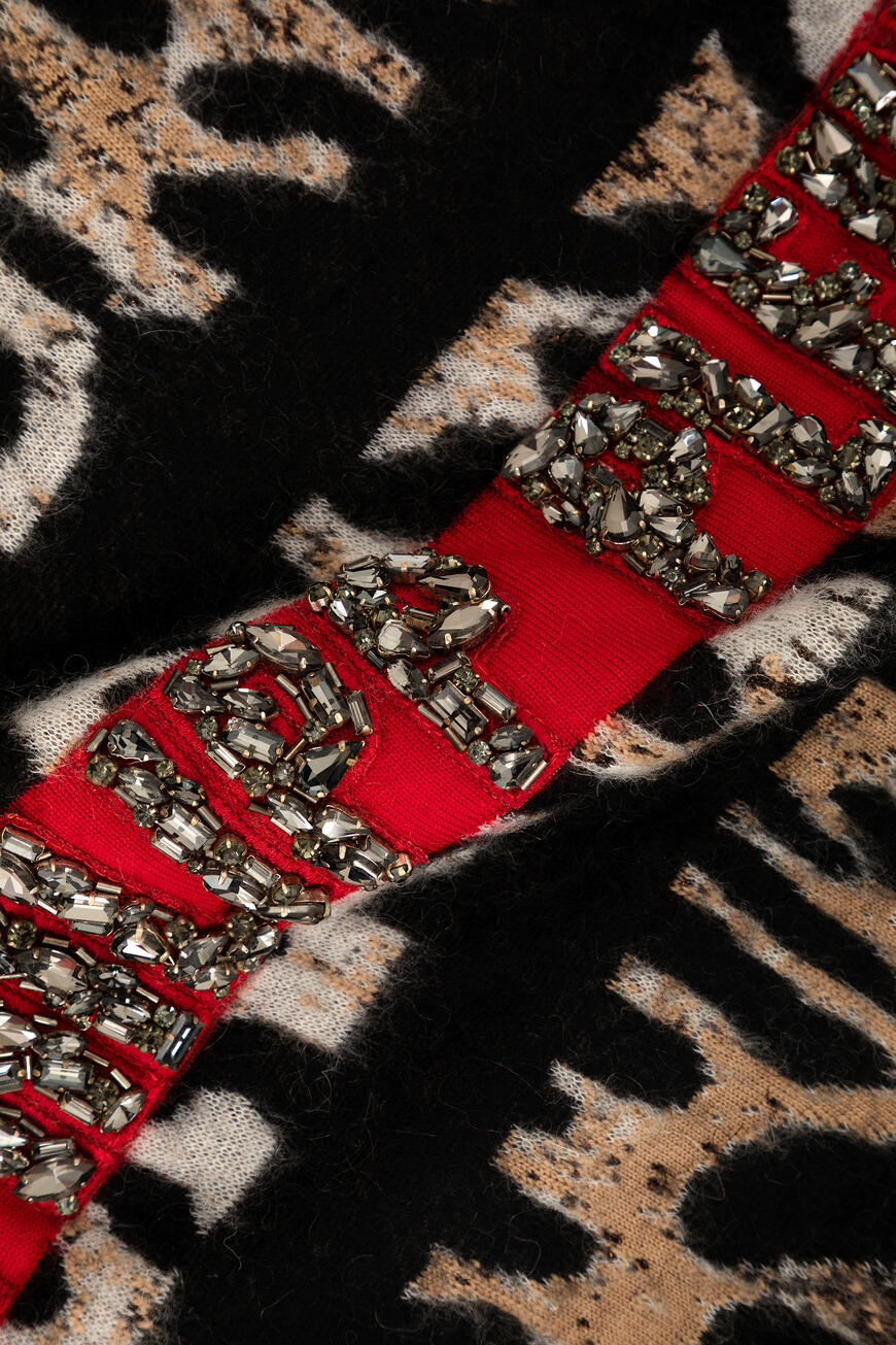 пуловер  с лого из кристаллов A19C WKO0301 PTE003N 17 по низкой цене