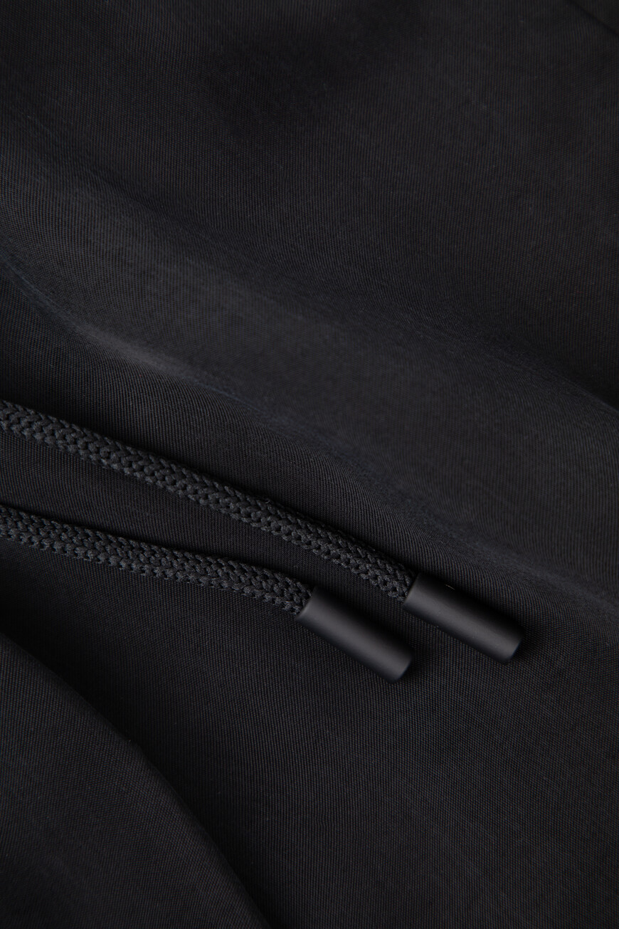 шорты  с лампасами черный I2PD031 5296 9000 на официальном сайте