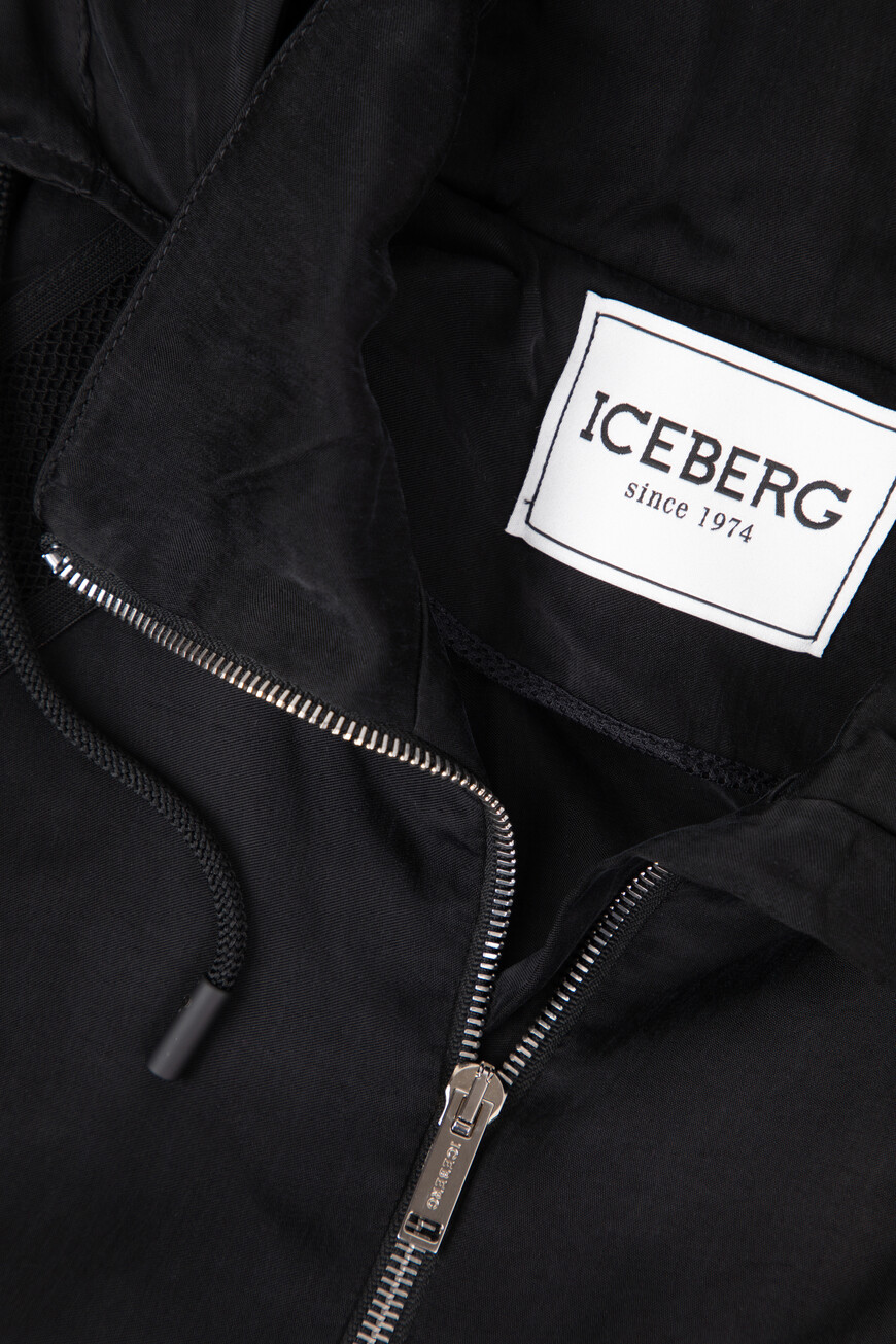 куртка  I2PO041 5296 9000 на официальном сайте