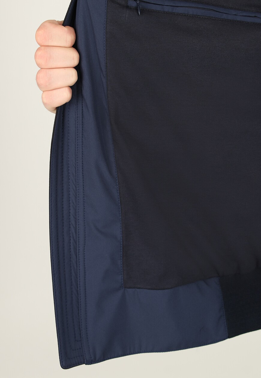 Товар синего цвета с внутренней стороны