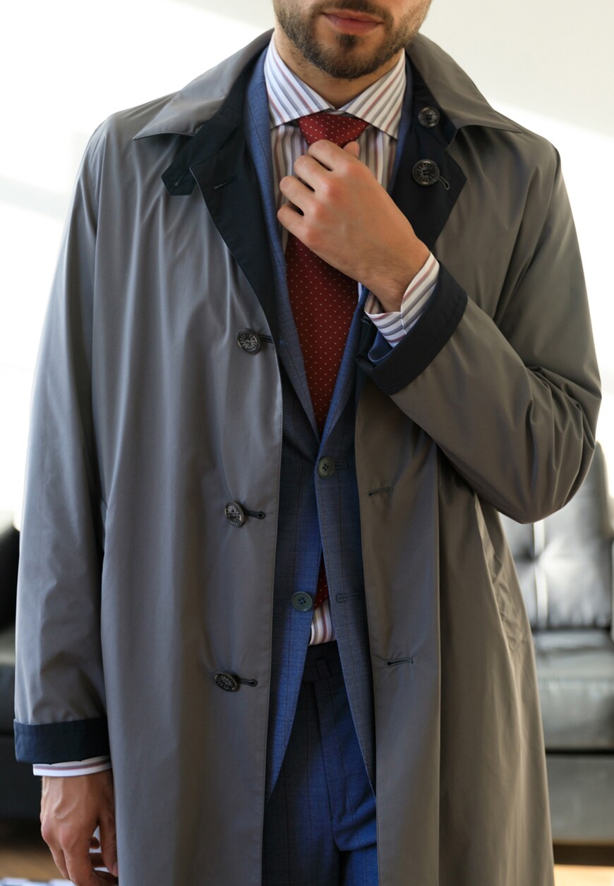 Товар синего цвета с внутренней стороны