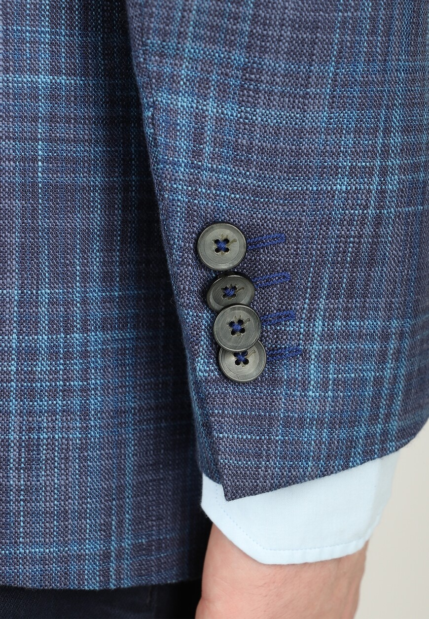 Товар синего цвета с внутренней стороны