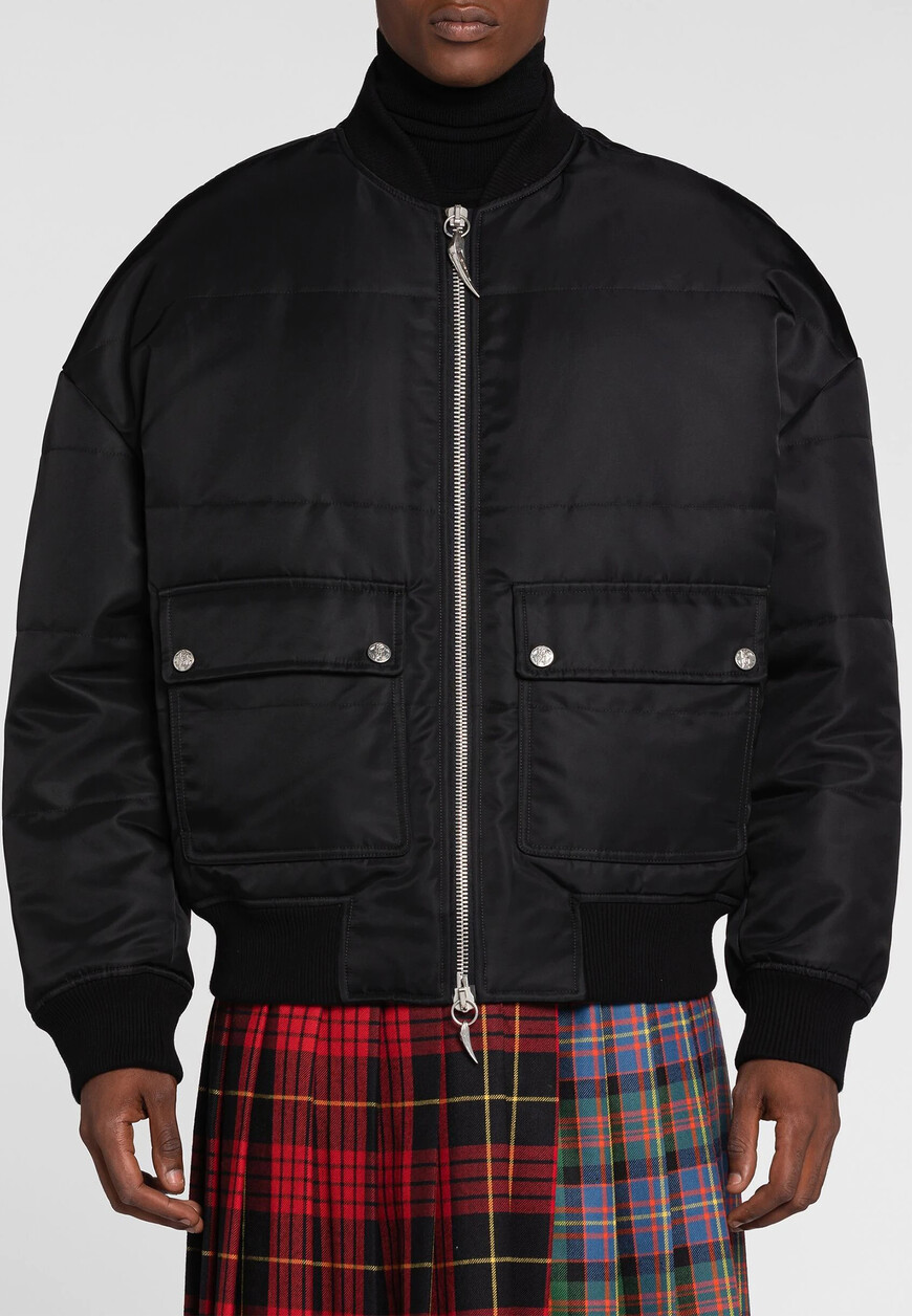 Товар черного цвета с внутренней стороны