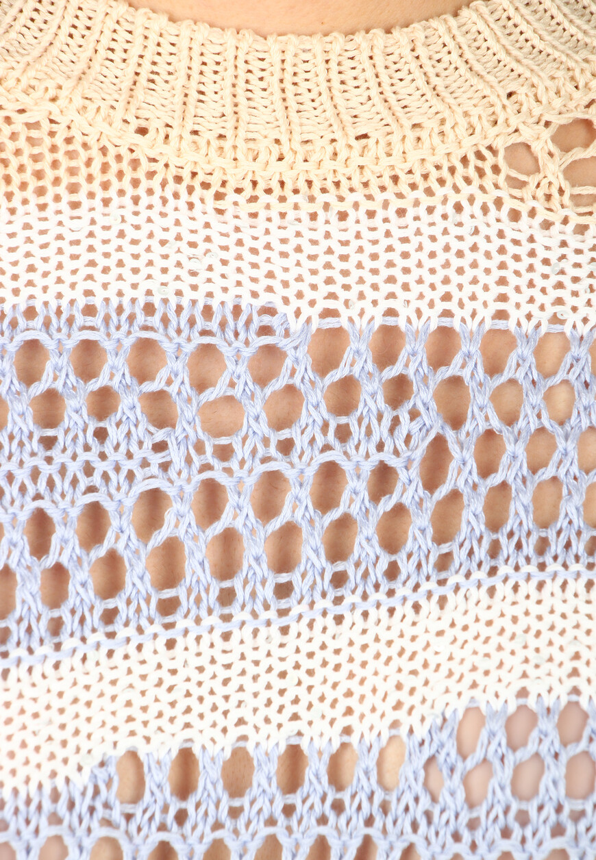 Товар бежевого цвета с внутренней стороны