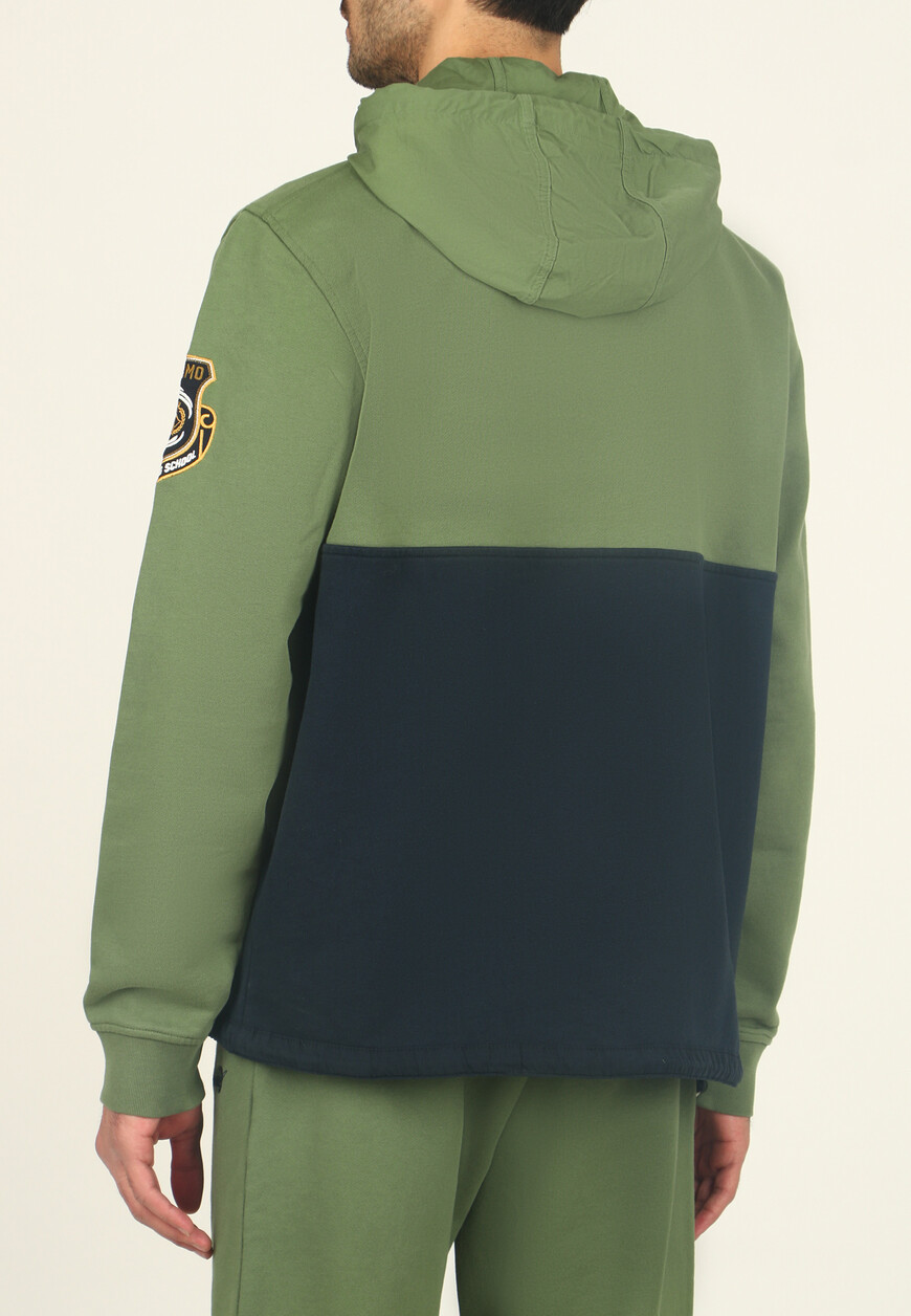 Товар зеленого цвета по низкой цене