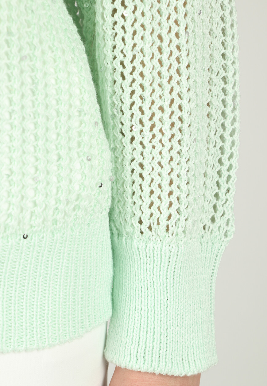 Товар зеленого цвета с внутренней стороны