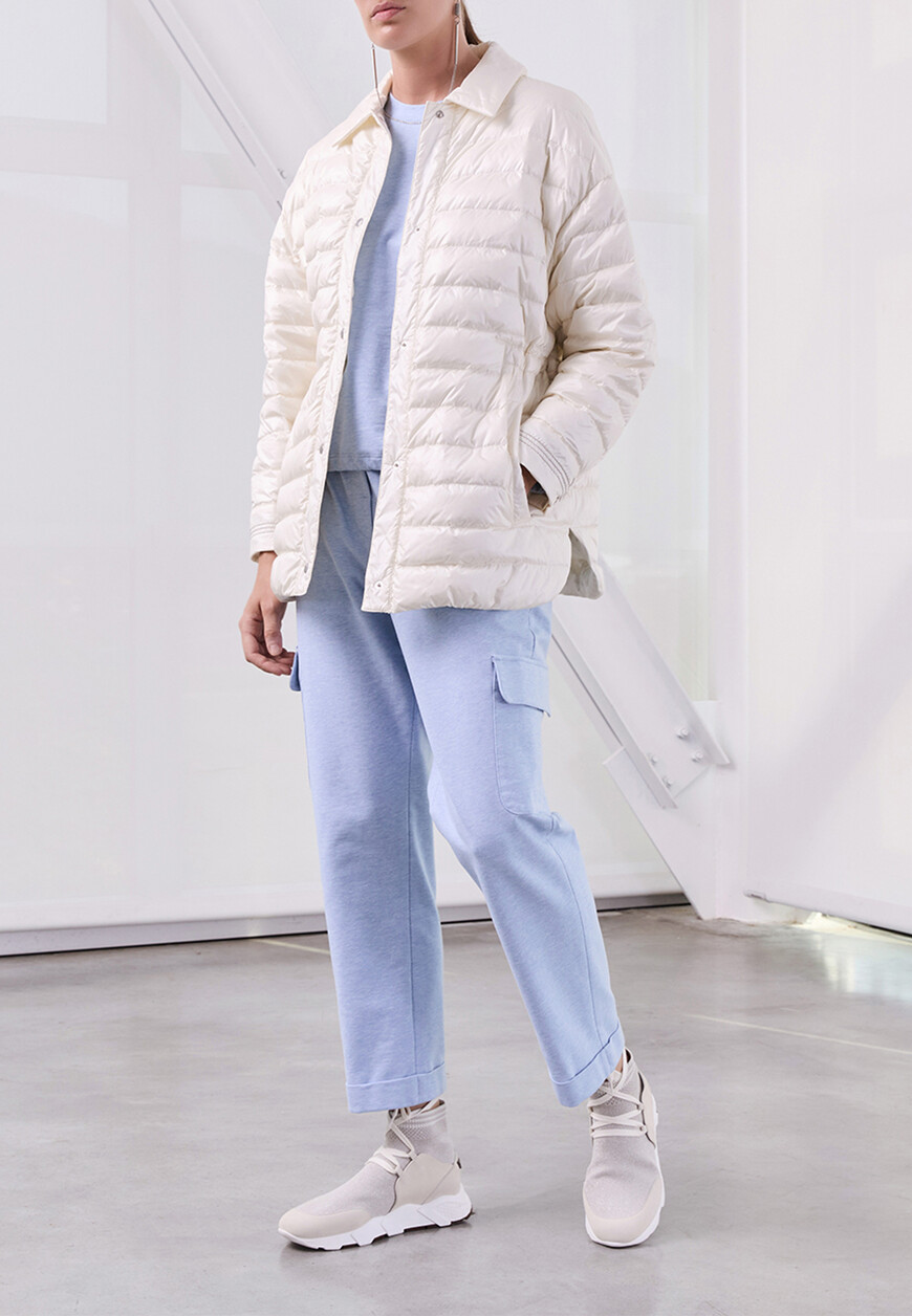 Товар белого цвета с внутренней стороны