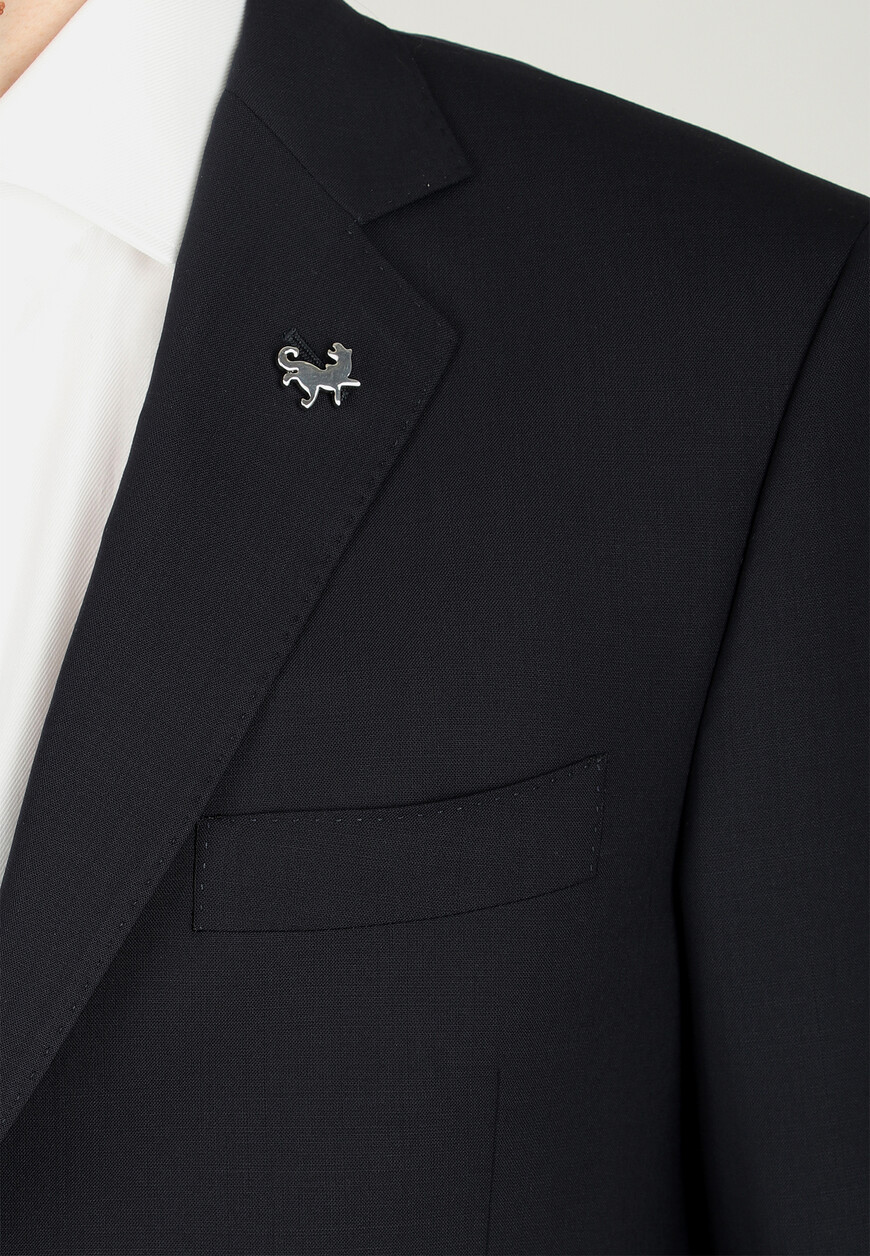 костюм  из проверенных материалов спереди