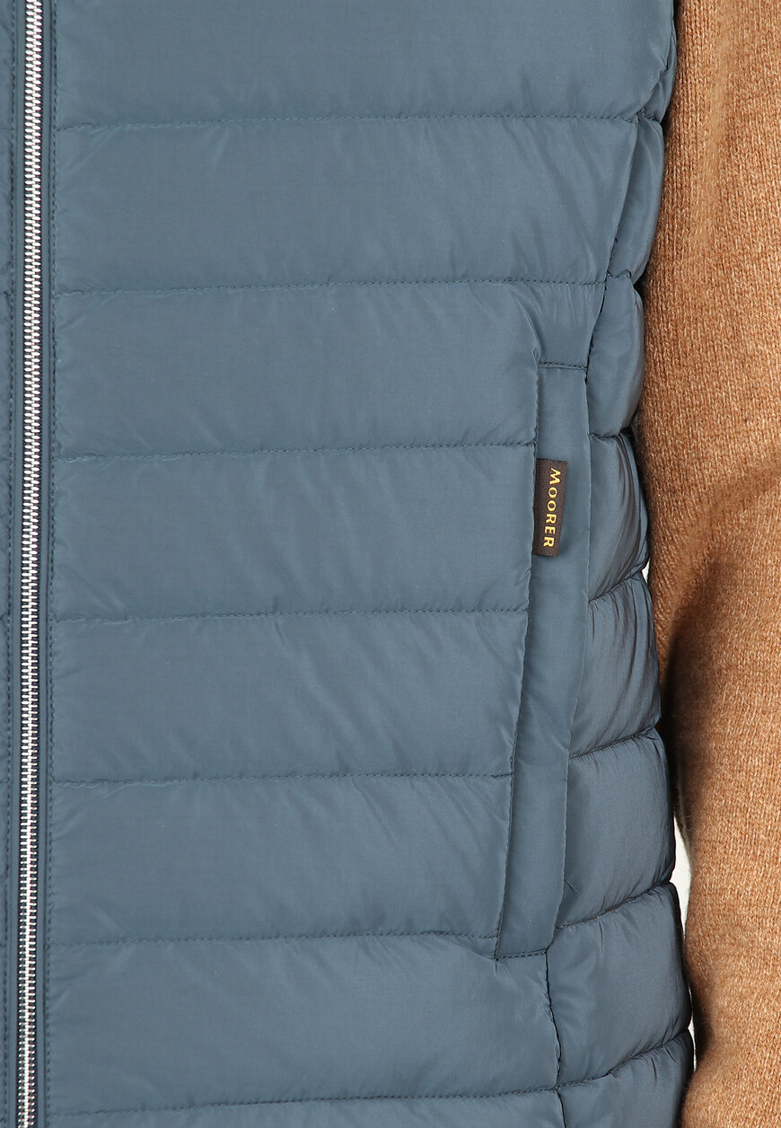 жилет  из проверенных материалов спереди