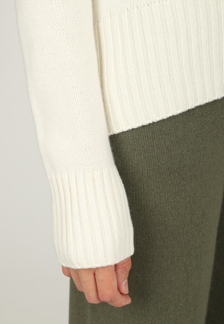 свитер  235/17641 со скидкой