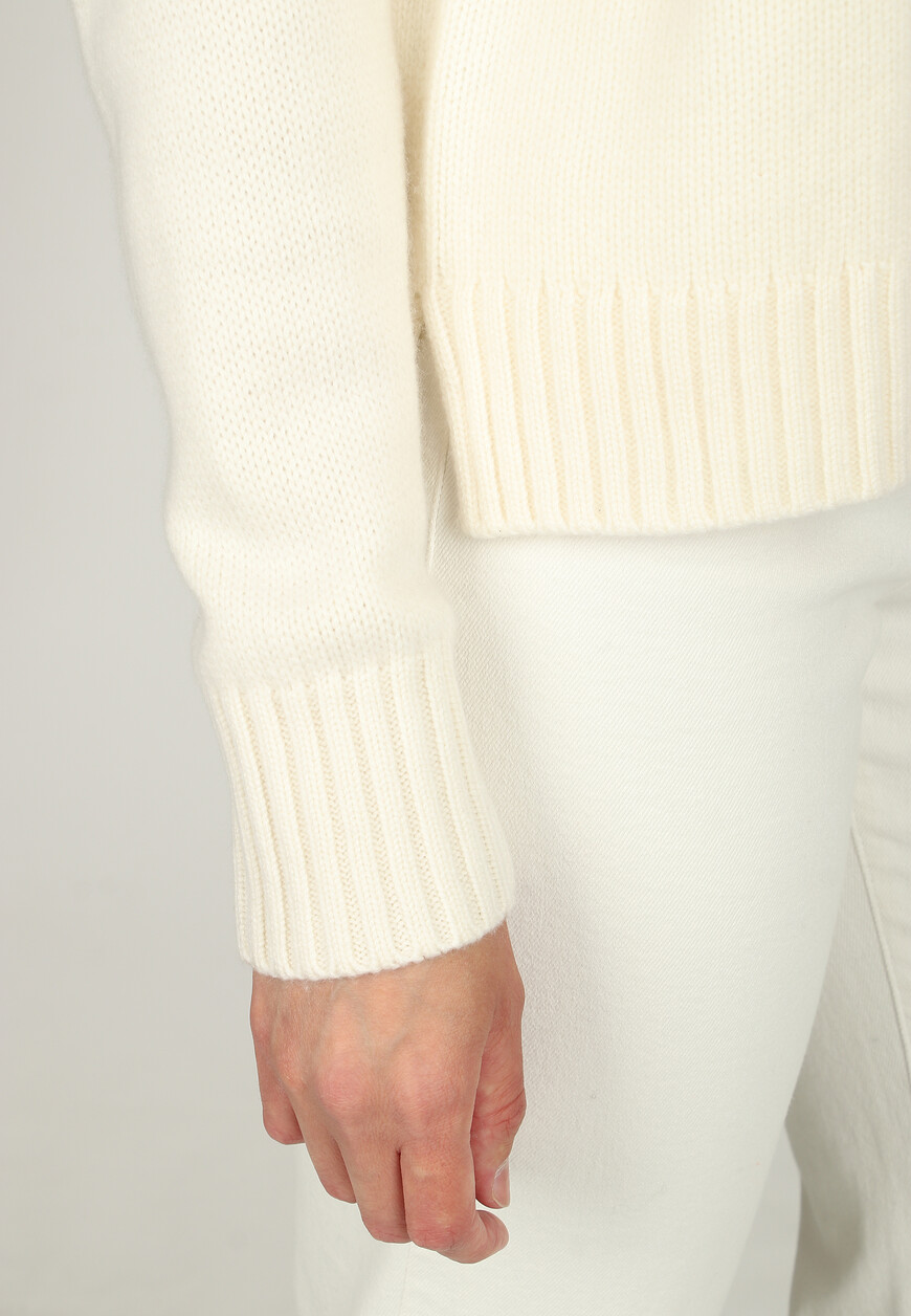 свитер  235/51011 по распродаже