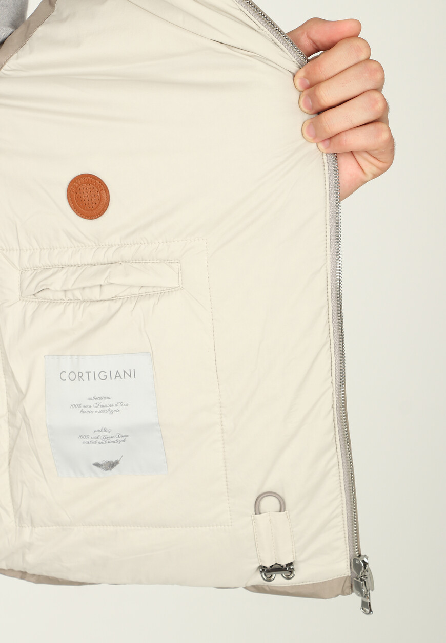 жилет  универсального стиля с лицевой стороны