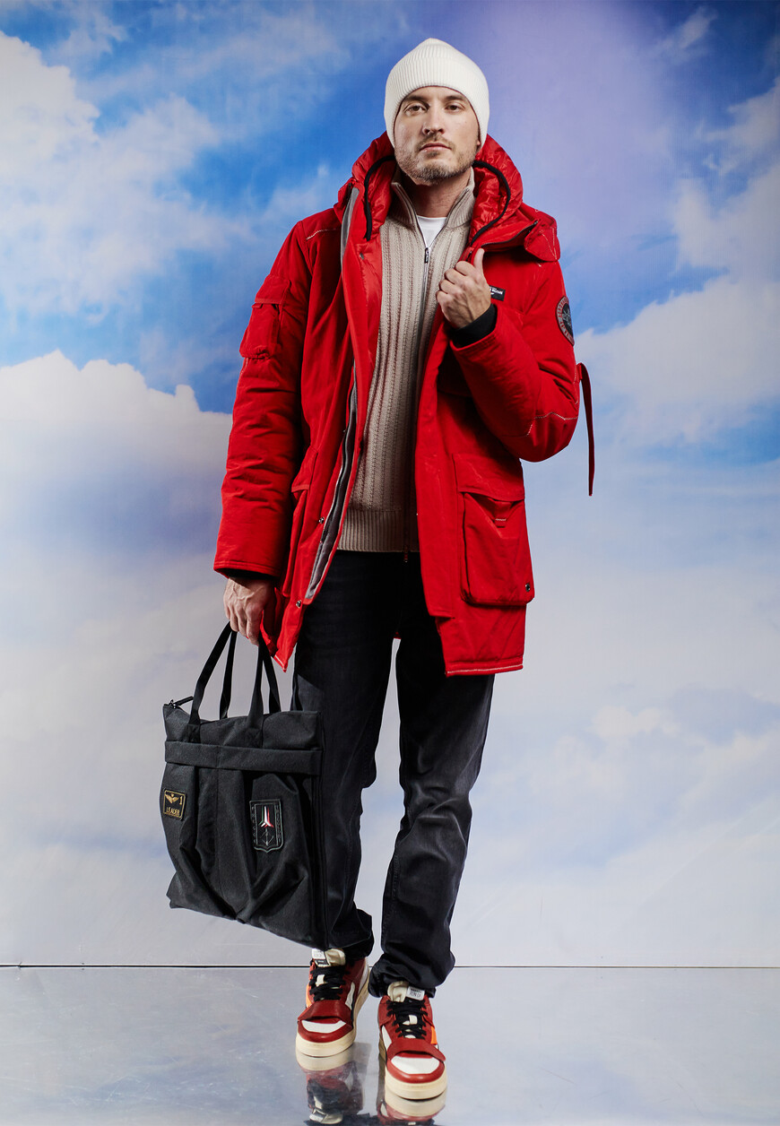 парка  от бренда aeronautica militare вид слева