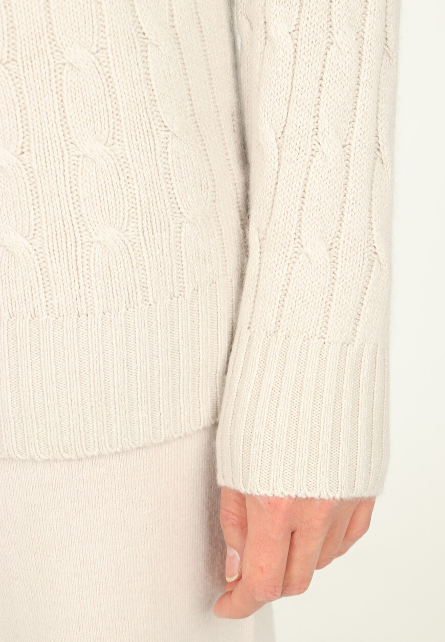 свитер  235/30044 по распродаже