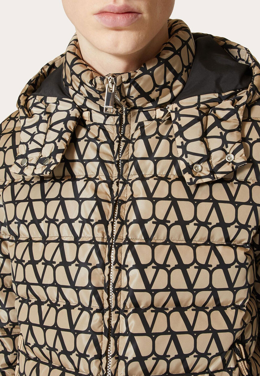 пуховик  универсального стиля с лицевой стороны