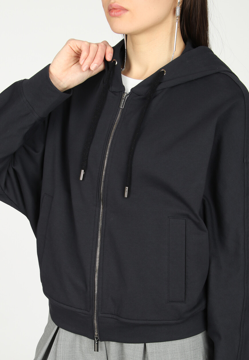 Товар синего цвета с внутренней стороны