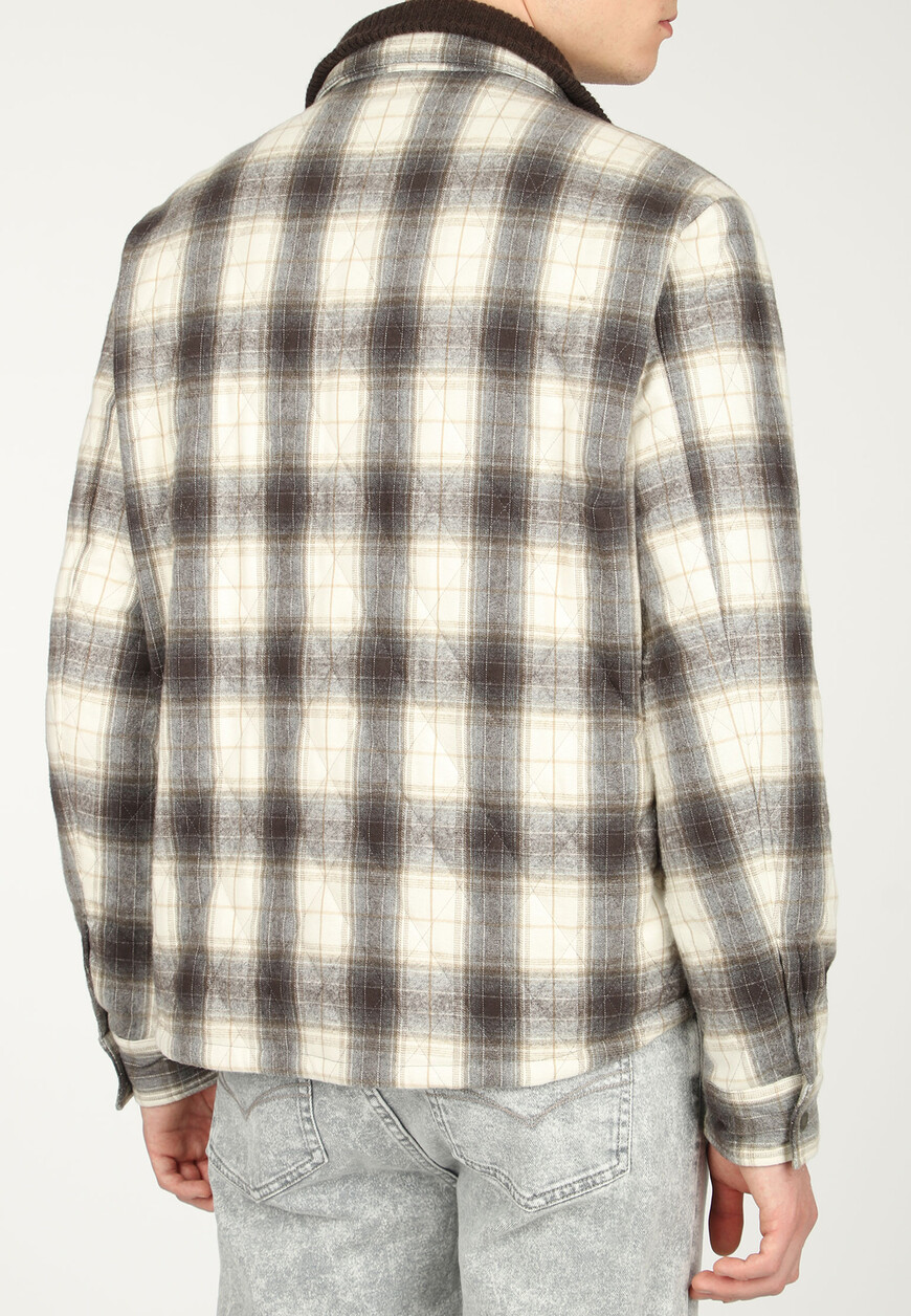 Товар коричневого цвета с внутренней стороны