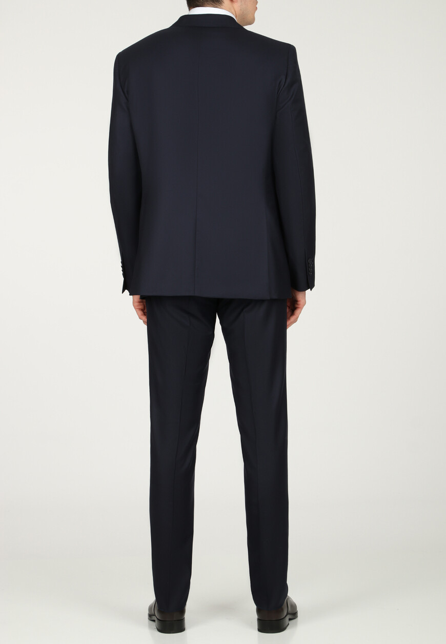 Товар синего цвета с внутренней стороны