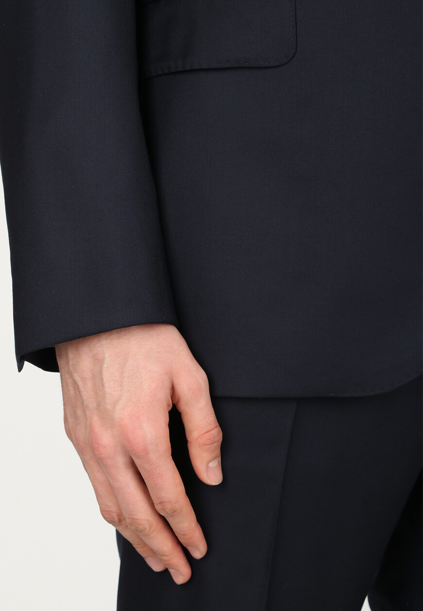 костюм  из проверенных материалов спереди