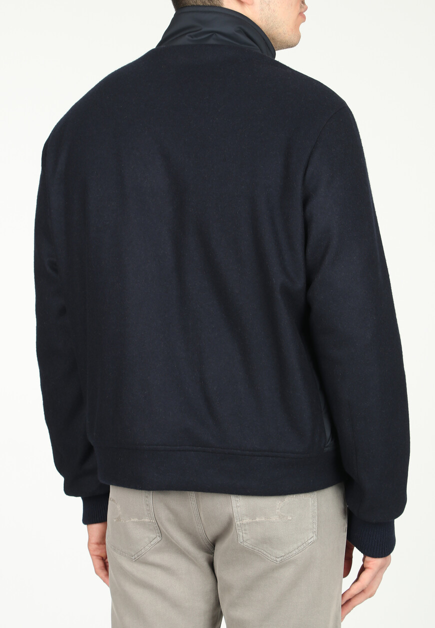 пуховик  из италии вид сбоку