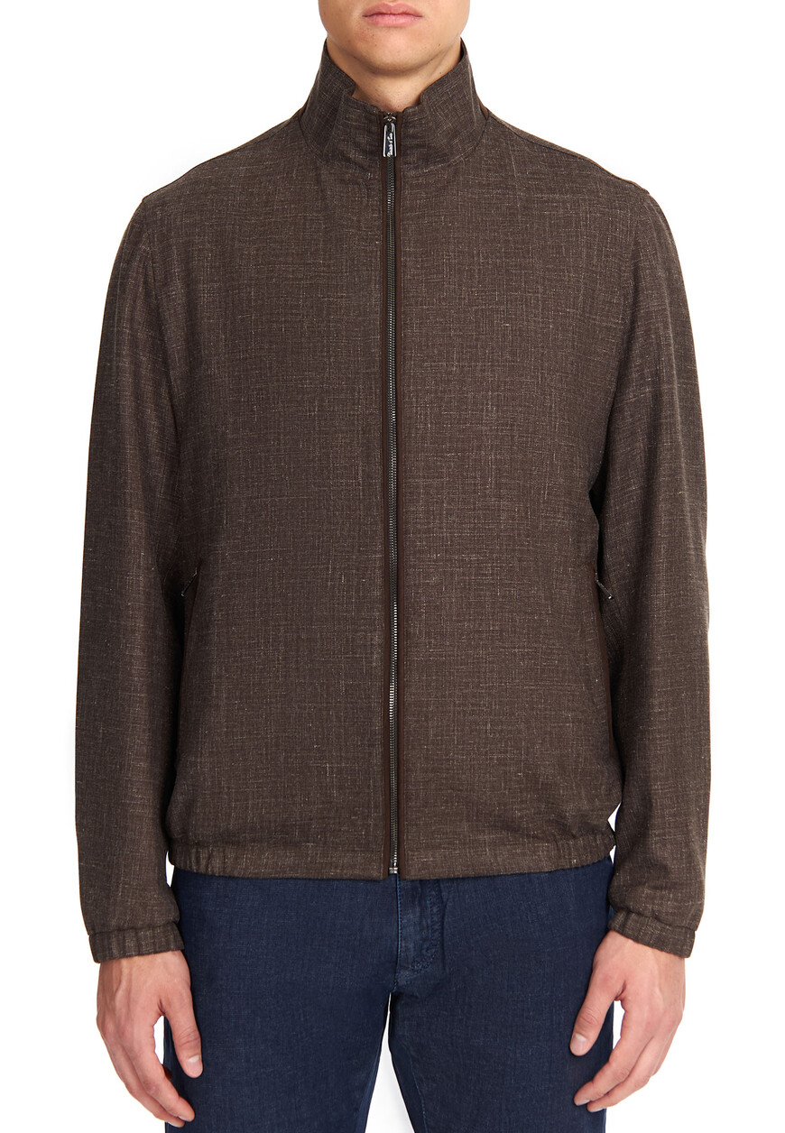 Товар коричневого цвета с внутренней стороны