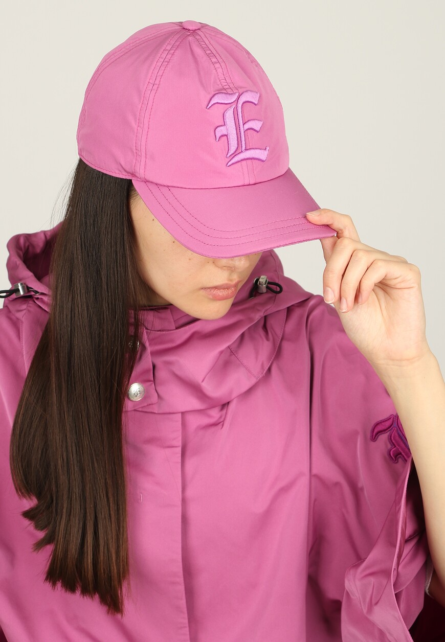 бейсболка  D403V700WJU на официальном сайте