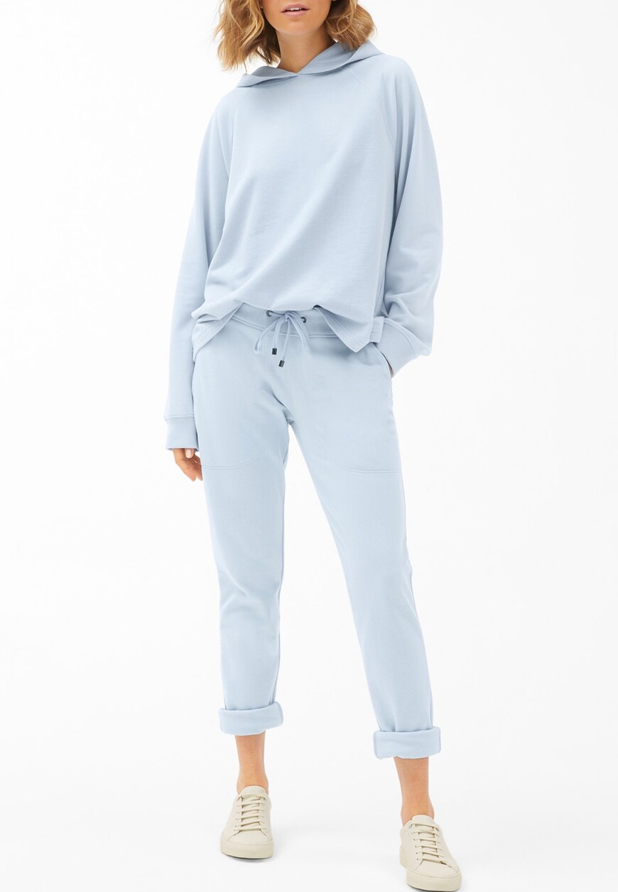 спортивные брюки  830 11 068 по акции