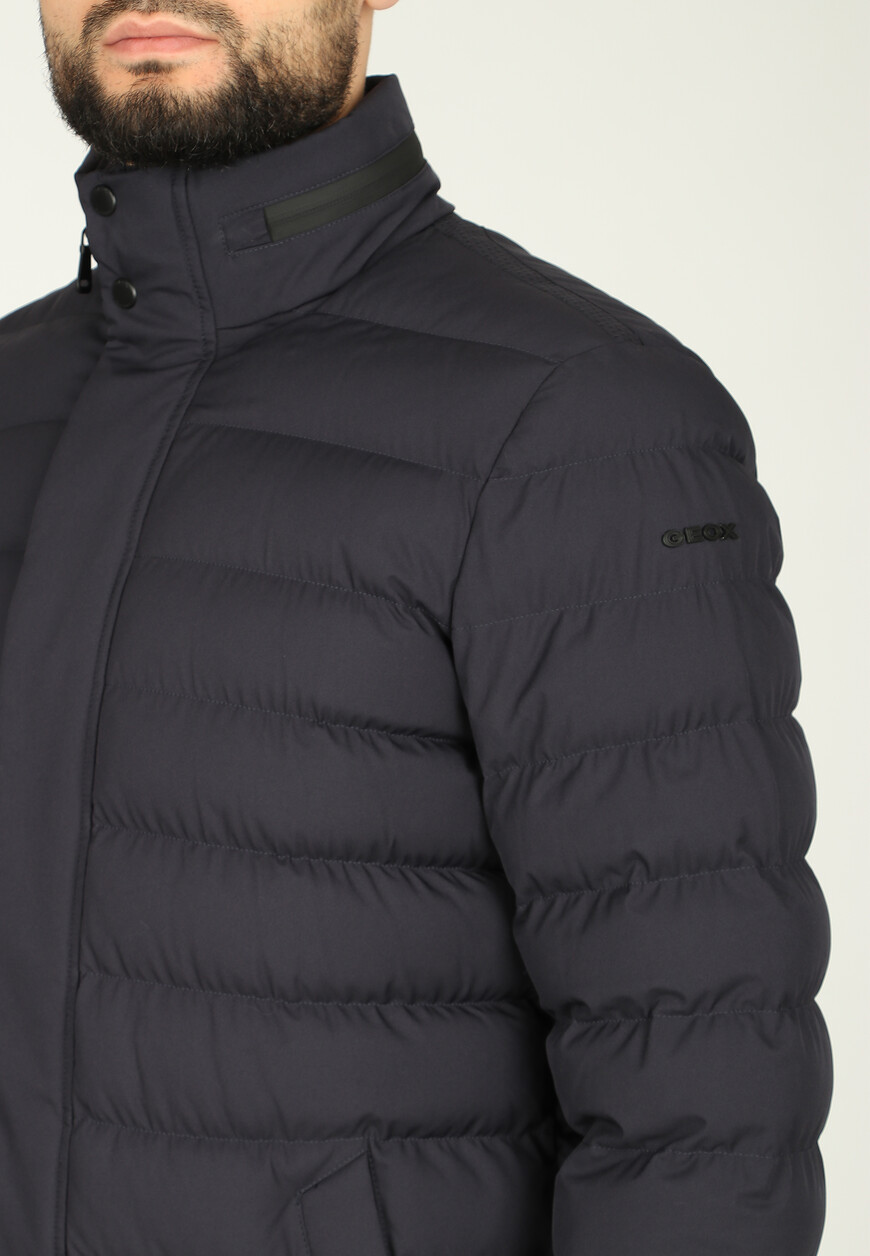 Товар синего цвета с внутренней стороны