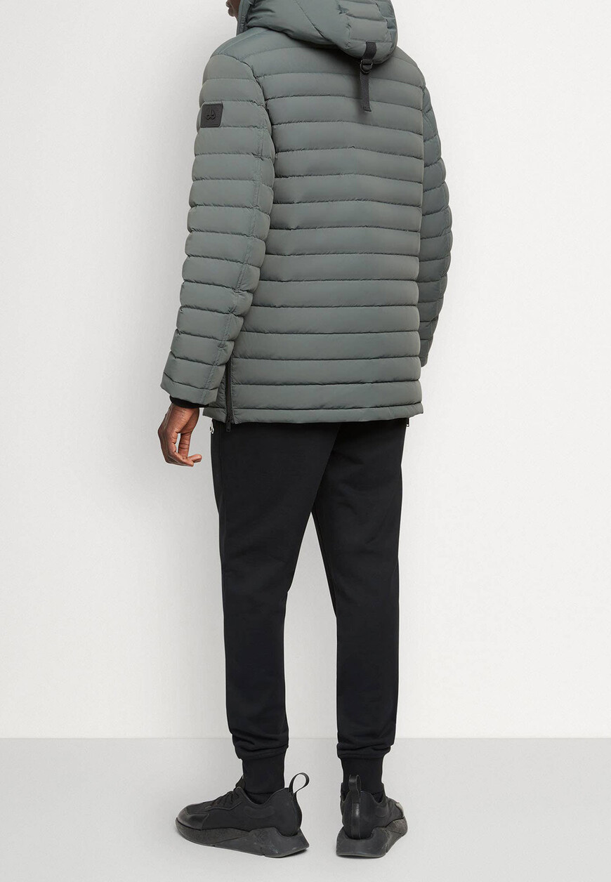 пуховик  из канады вид сбоку