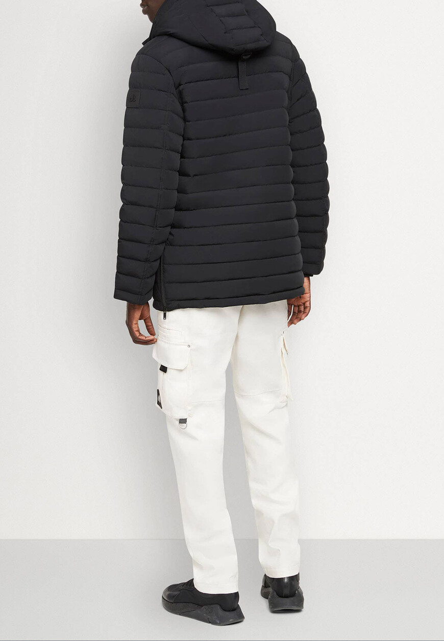 пуховик  от бренда moose knuckles вид слева