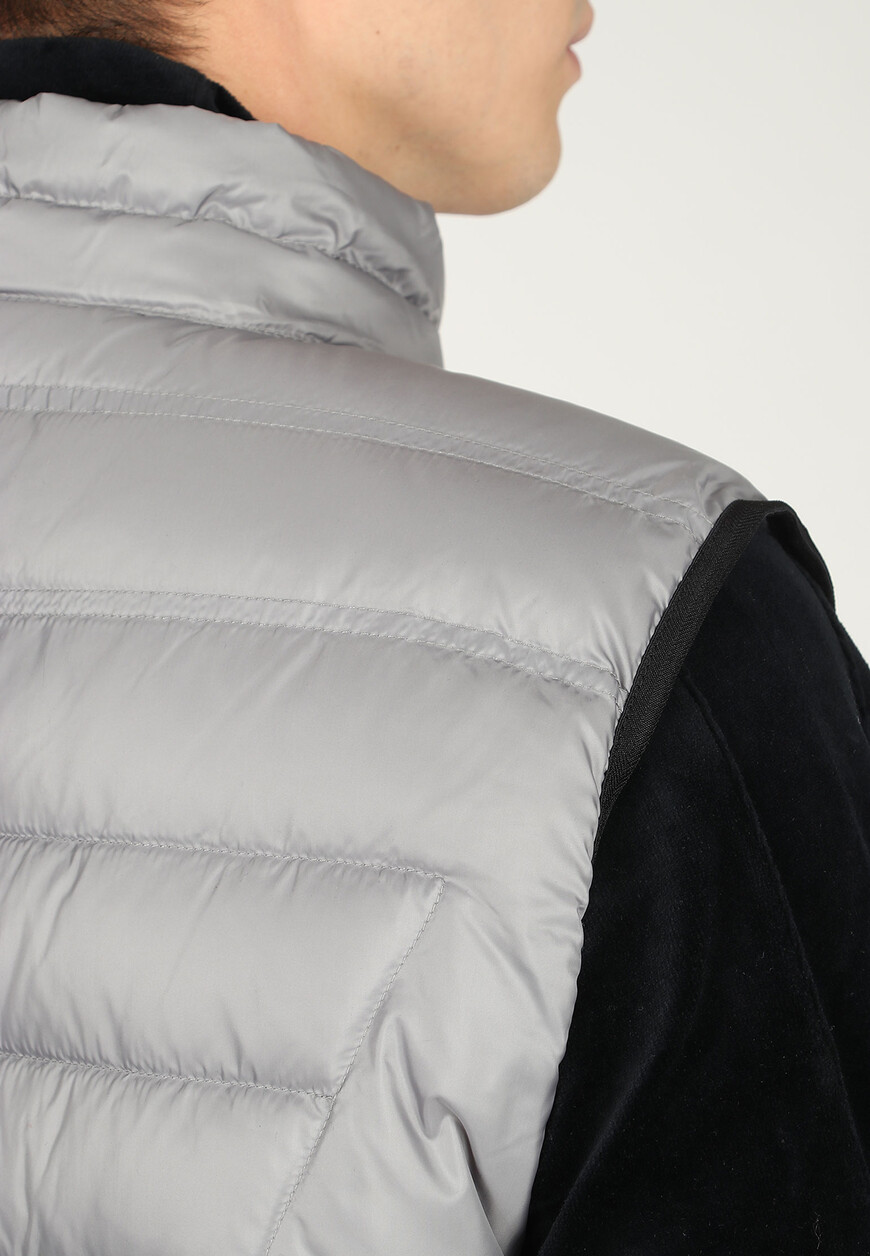 жилет  из проверенных материалов спереди