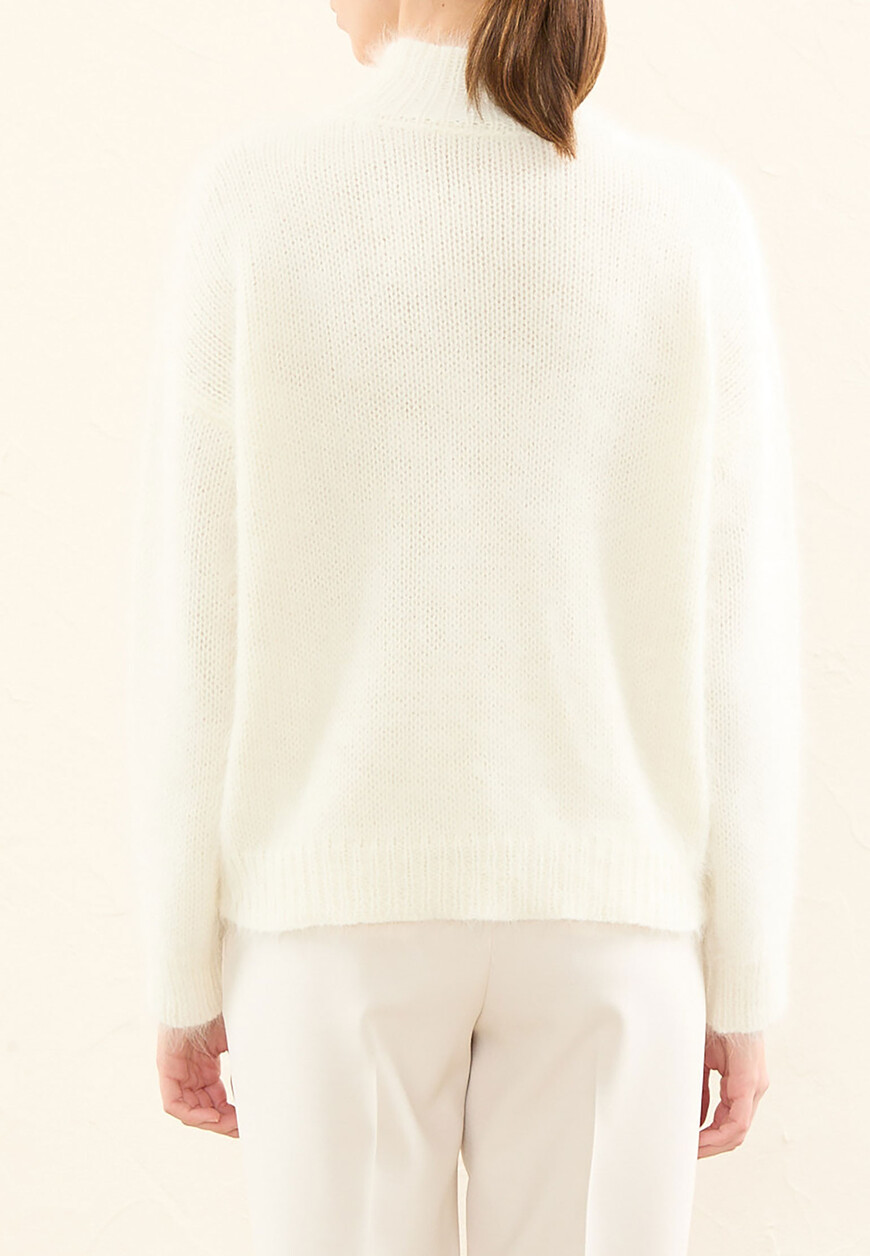 свитер  из италии вид сбоку