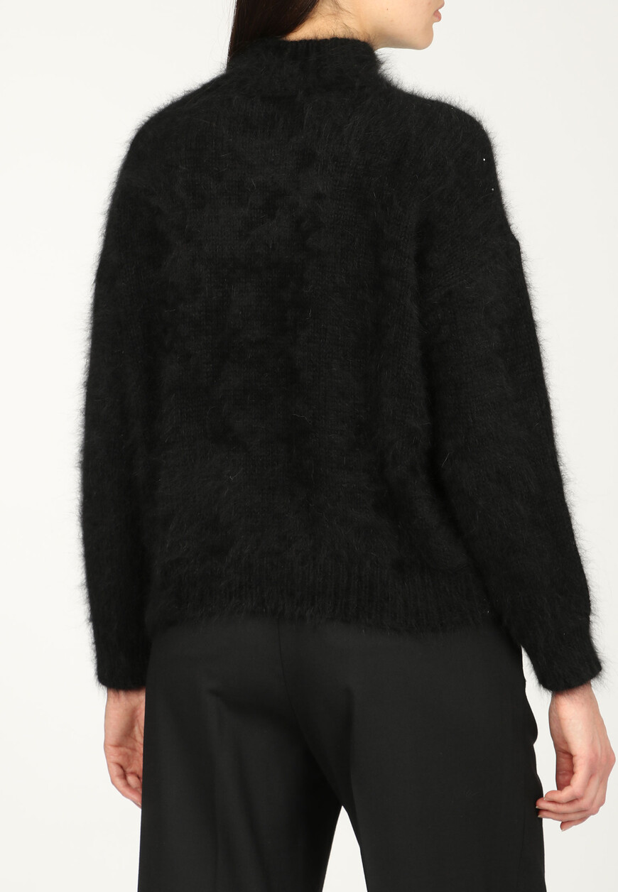 свитер  из проверенных материалов спереди