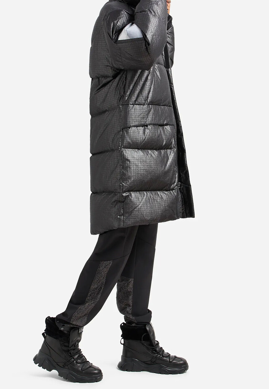 Товар черного цвета с внутренней стороны