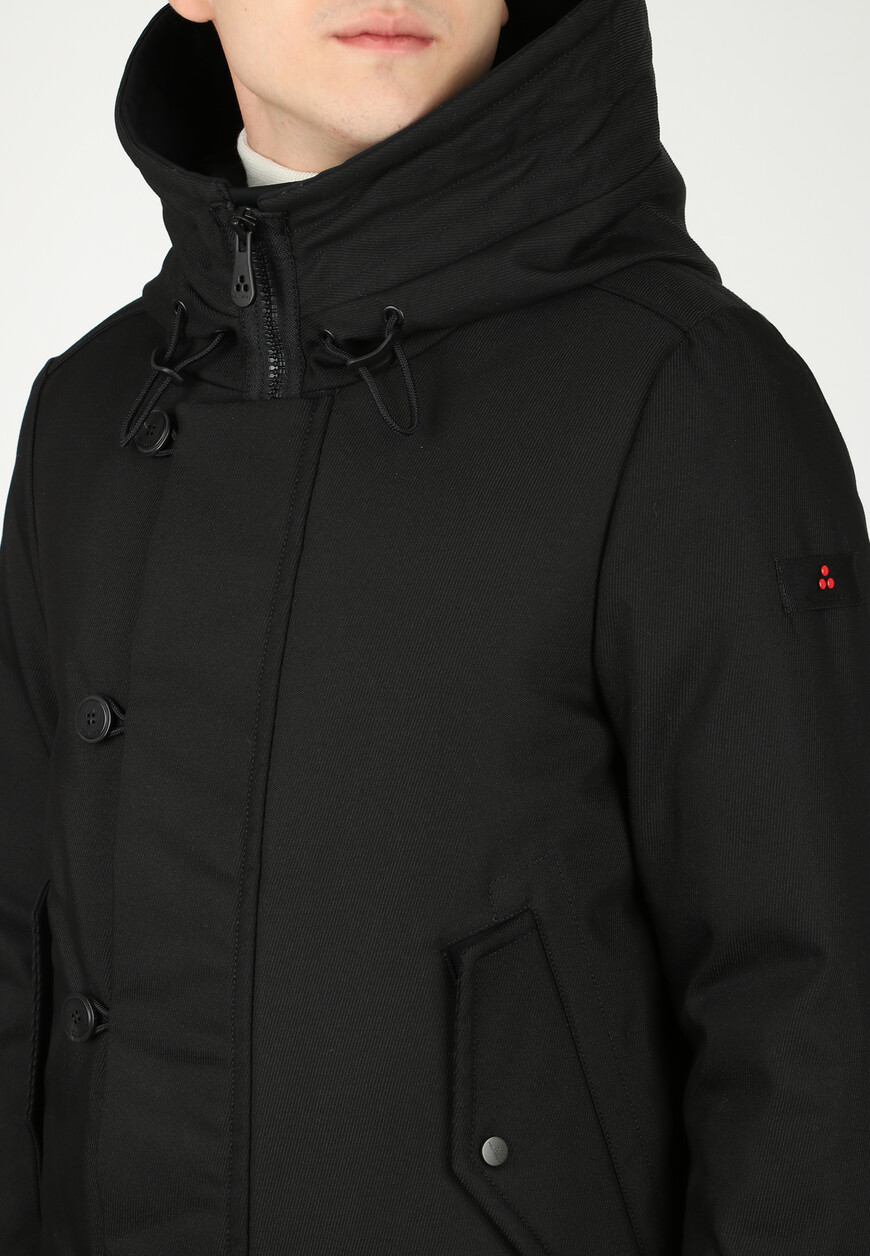 Товар черного цвета с внутренней стороны