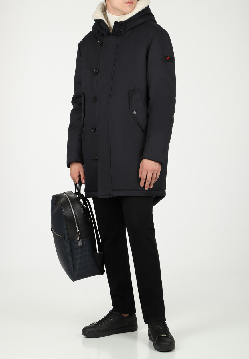 пуховик  от бренда peuterey вид слева