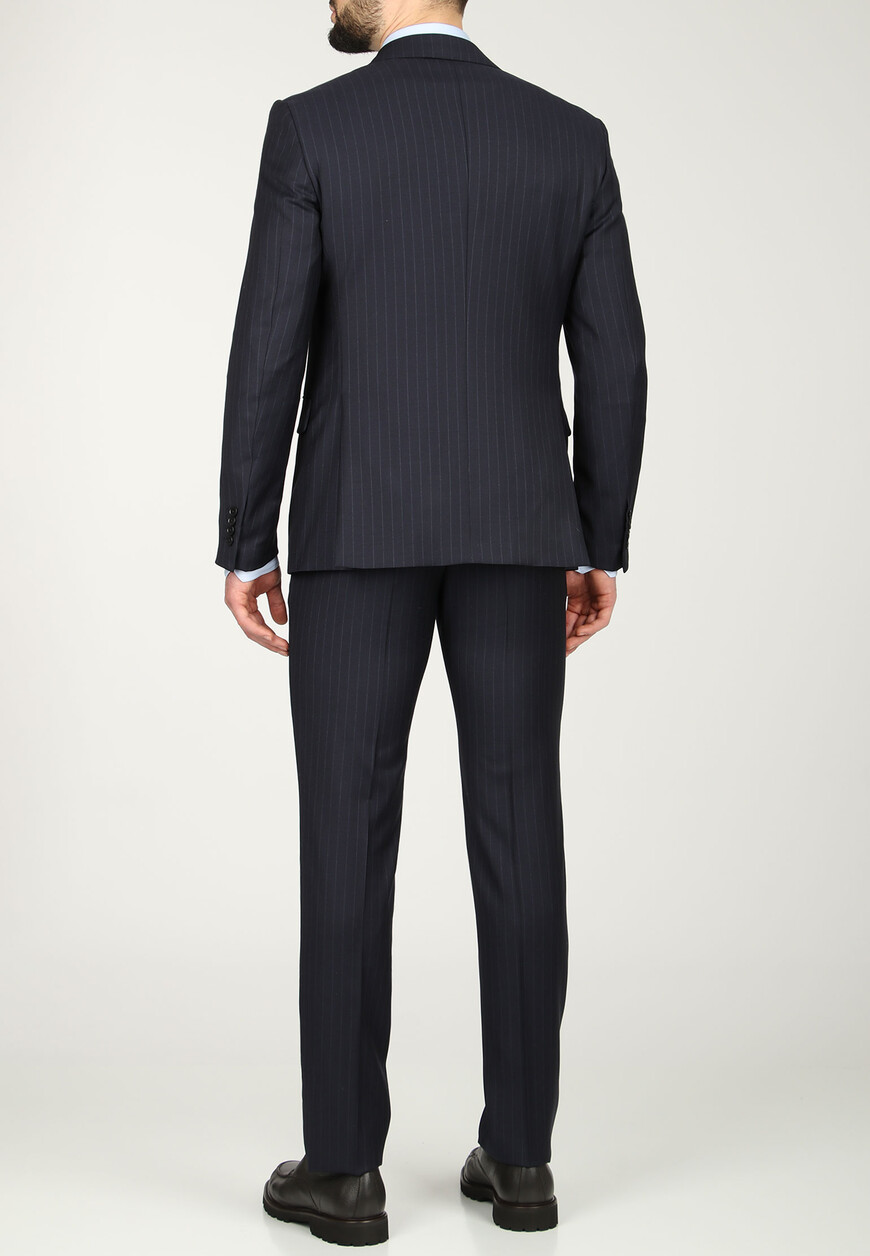 костюм  из проверенных материалов спереди