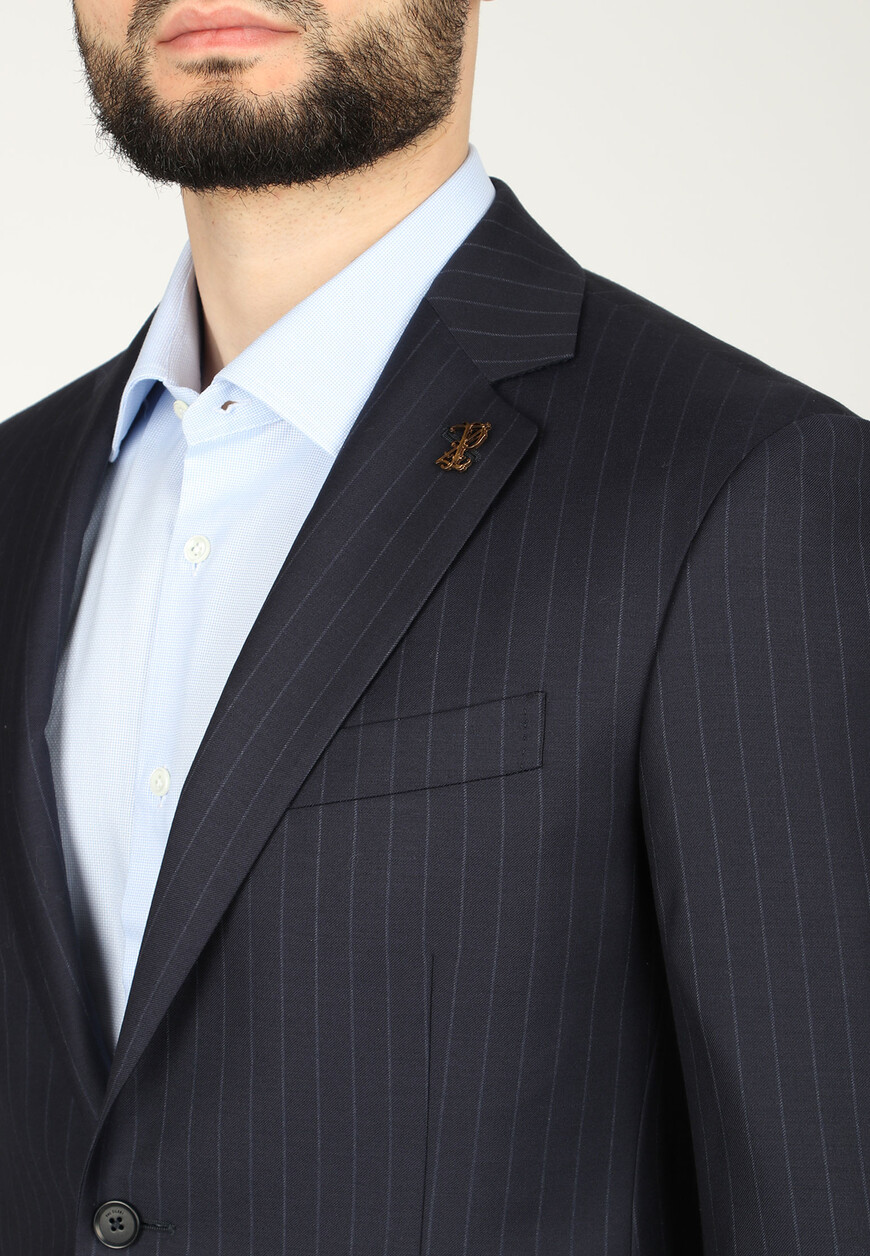 костюм  универсального стиля с лицевой стороны