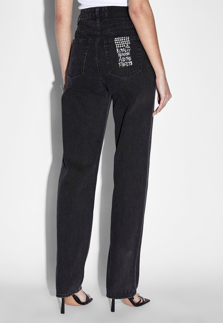 Товар черного цвета по низкой цене