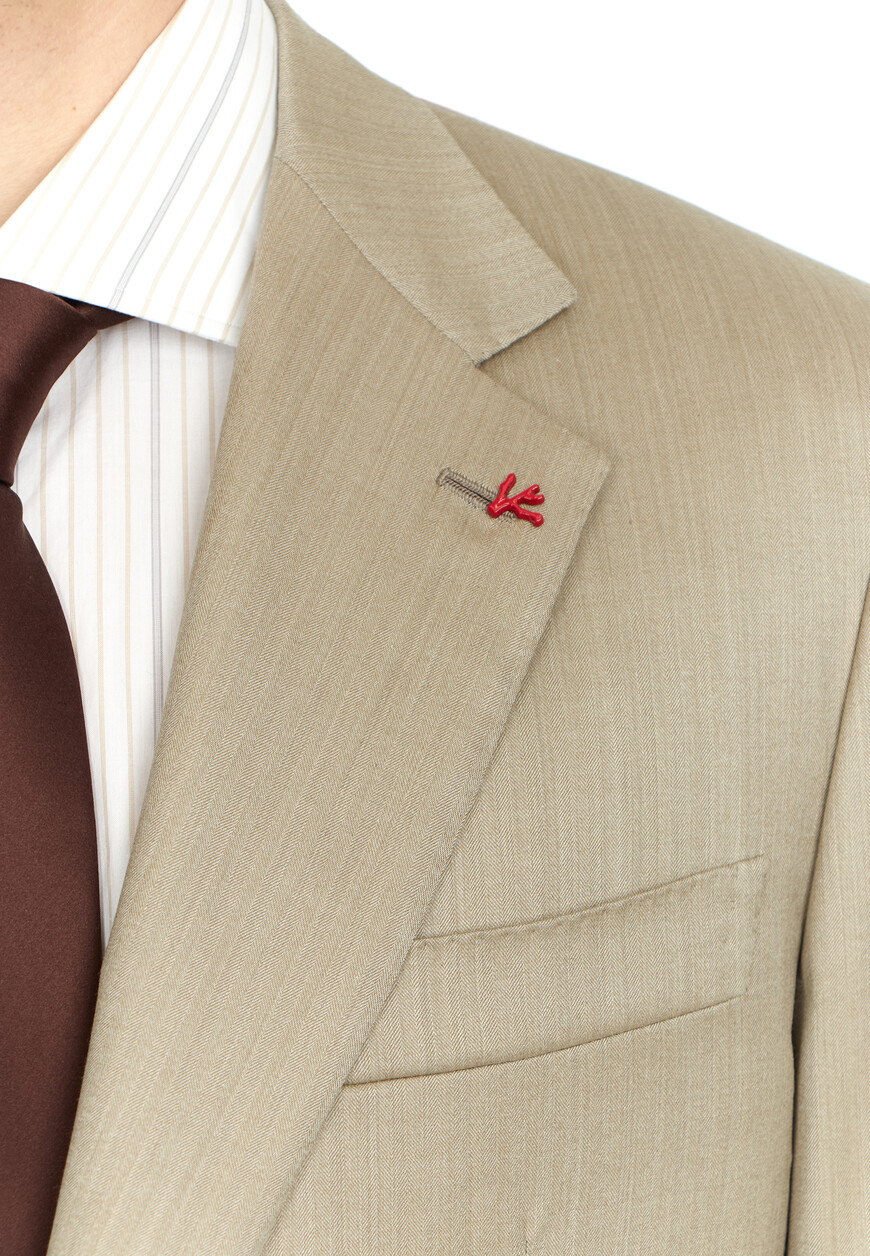 костюм  вид слева