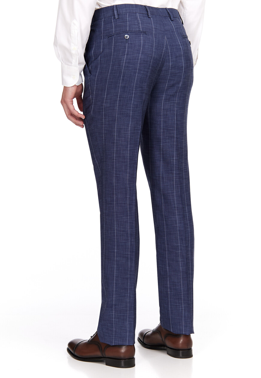 костюм  повседневного стиля с лицевой стороны