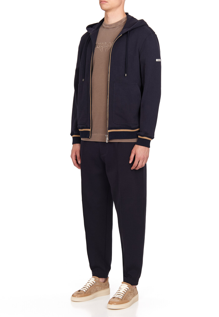 брюки  от бренда emporio armani вид слева