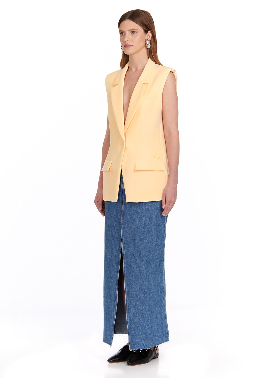 жилет  76CBQ700N0103 76CBA140N0103 по акции