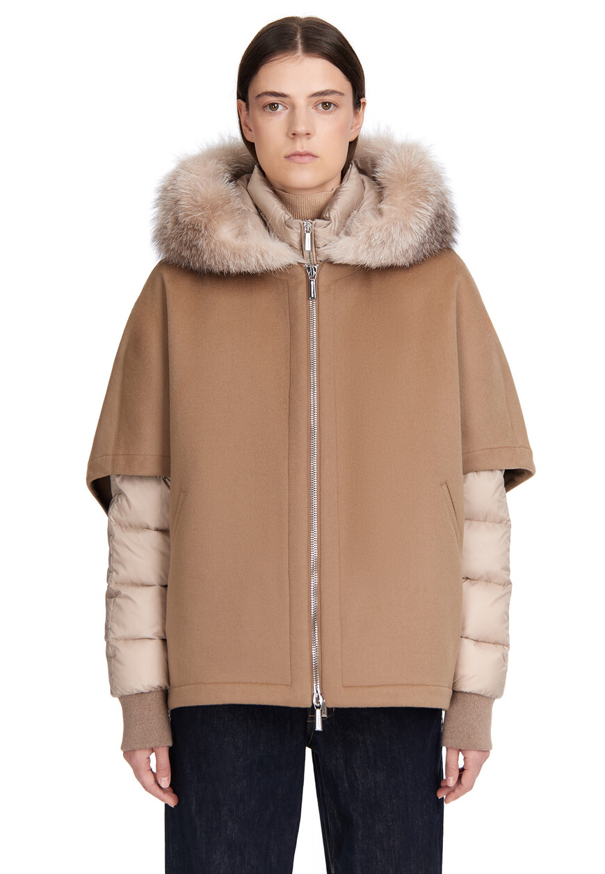 Товар коричневого цвета с внутренней стороны