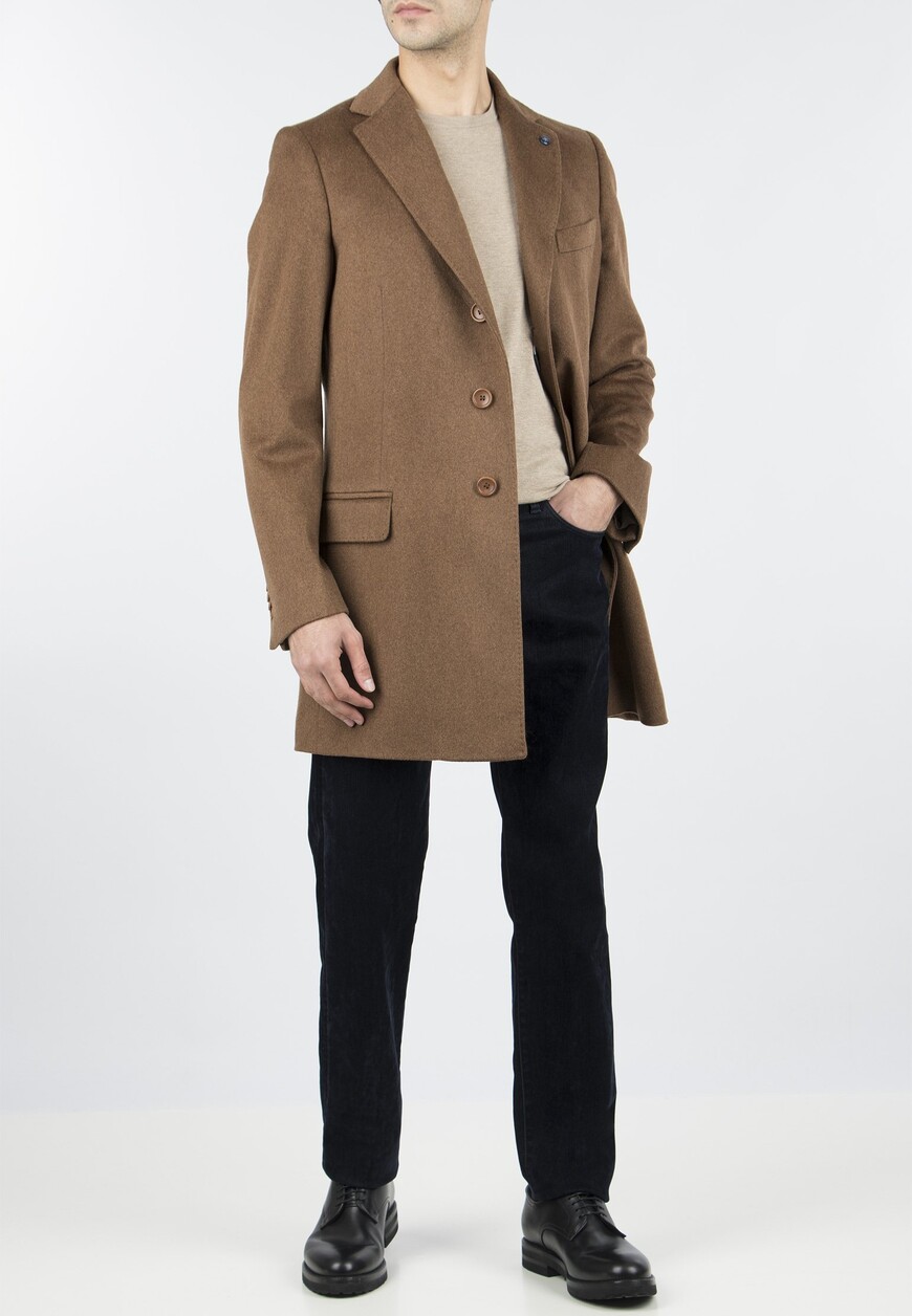 Товар коричневого цвета с внутренней стороны