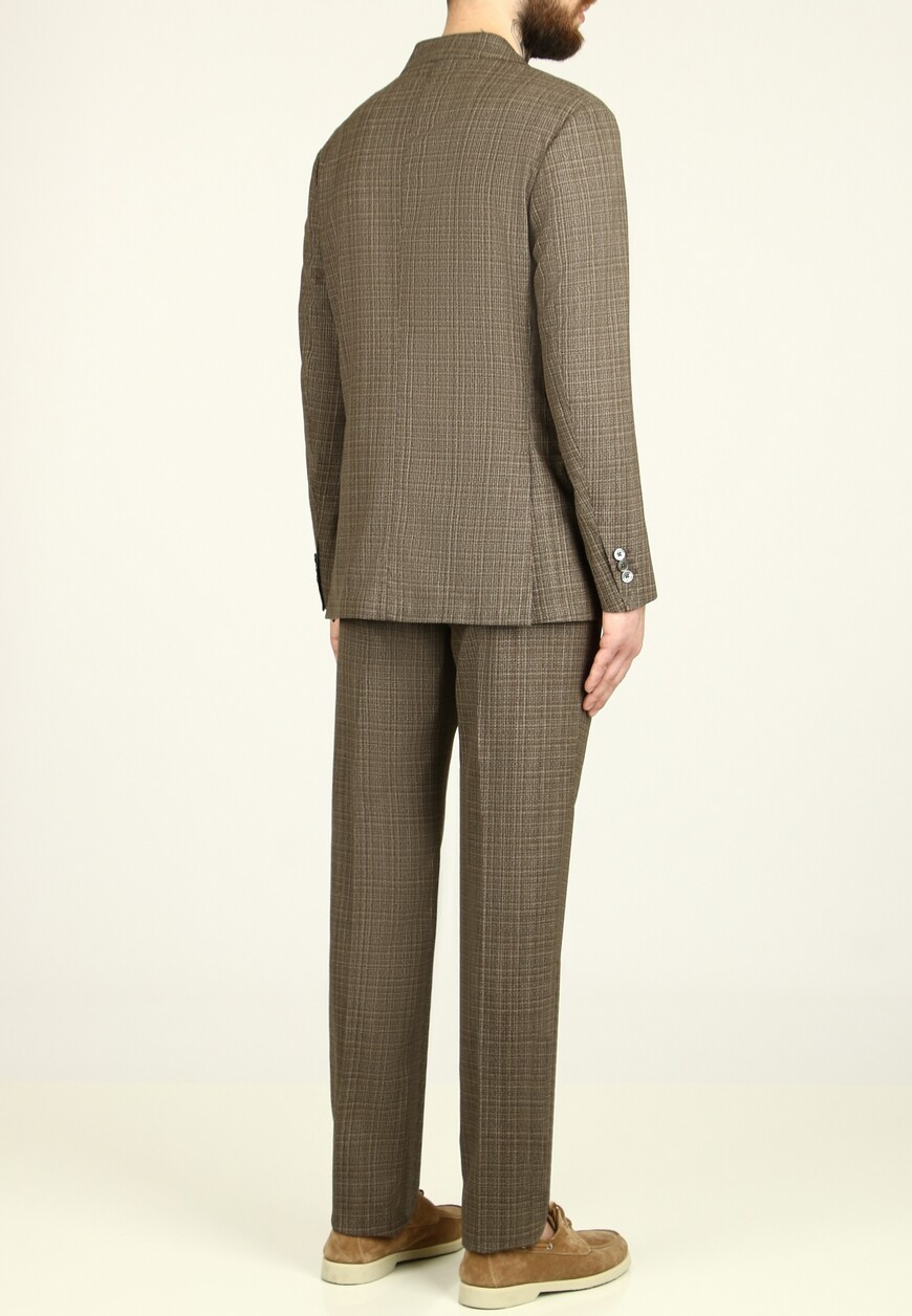 Товар коричневого цвета с внутренней стороны